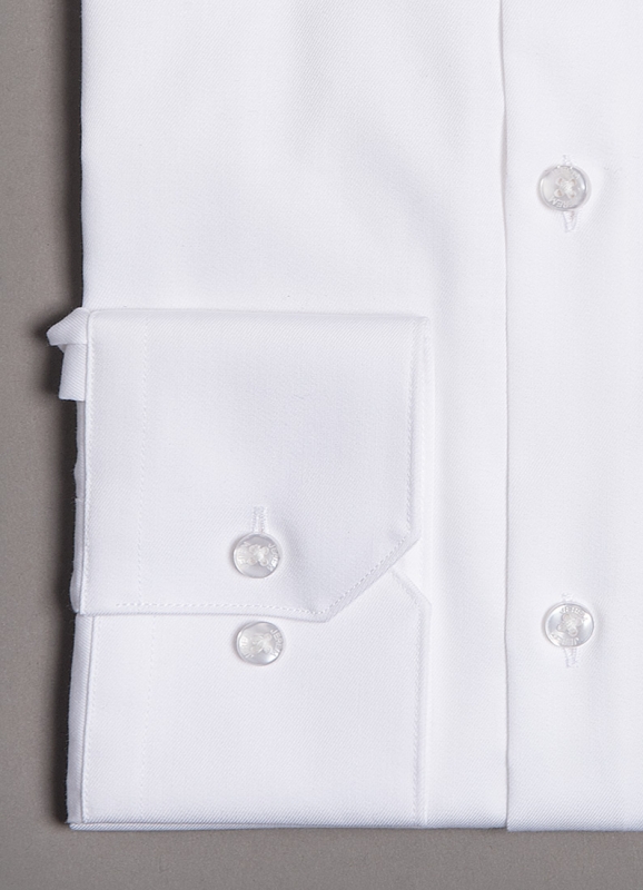 Shirt in twill fabric with treatment NON-IRON