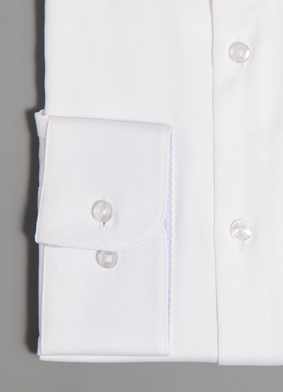 Chemise blanche en tissu façonné
