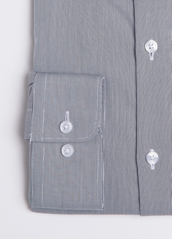 Chemise à fines rayures avec traitement SANS REPASSAGE