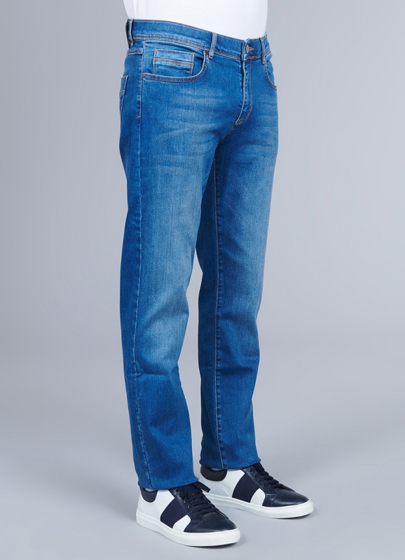 5-pocketed denim jeans