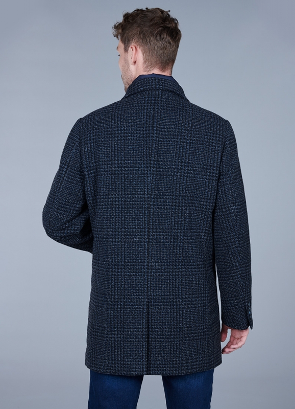 Coat with removable facing and tailored collar