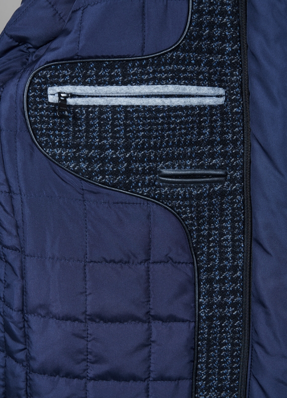 Coat with removable facing and tailored collar