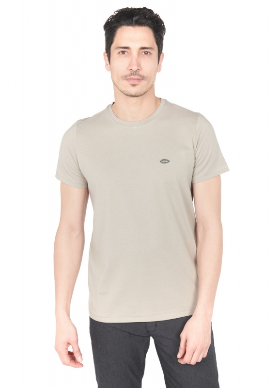 Tee shirt manches courtes avec broderie sur la poitrine