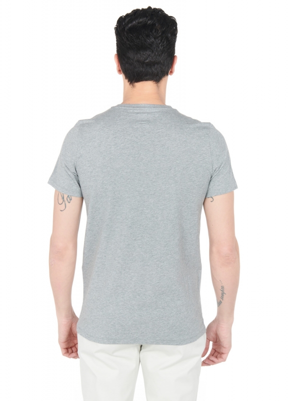 Tee shirt manches courtes avec broderie sur la poitrine