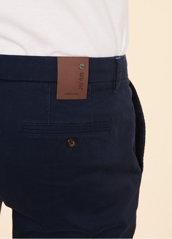 Pantalon chino en gabardine unie