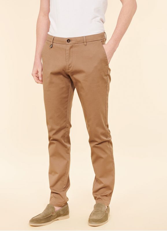 Pantalon chino en gabardine unie