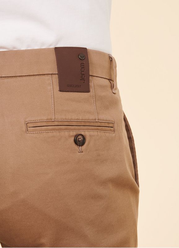 Pantalon chino en gabardine unie
