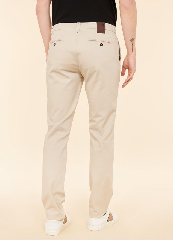 Pantalon chino en gabardine unie