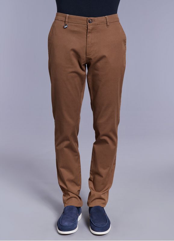 Pantalon chino en gabardine unie