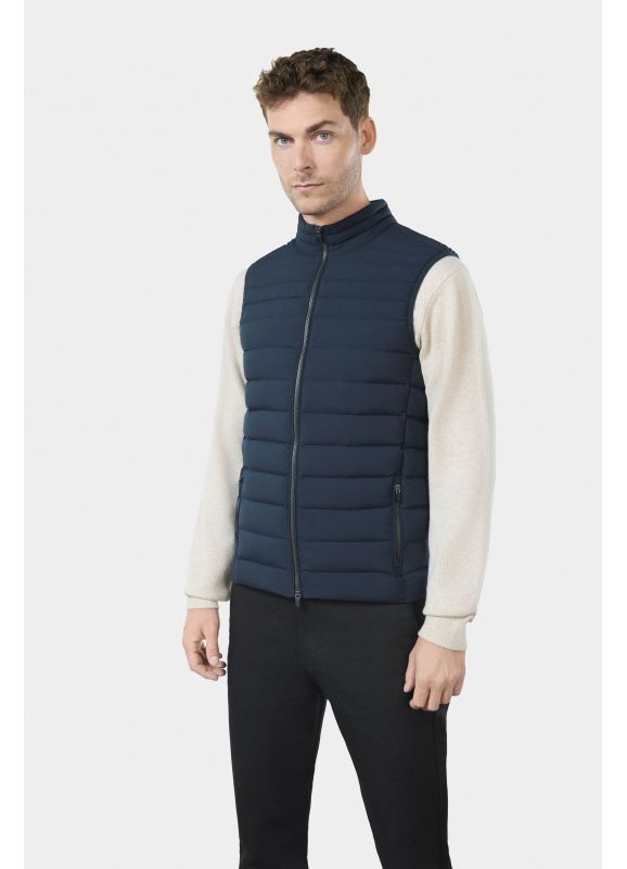 Sleeveless quilted jacket