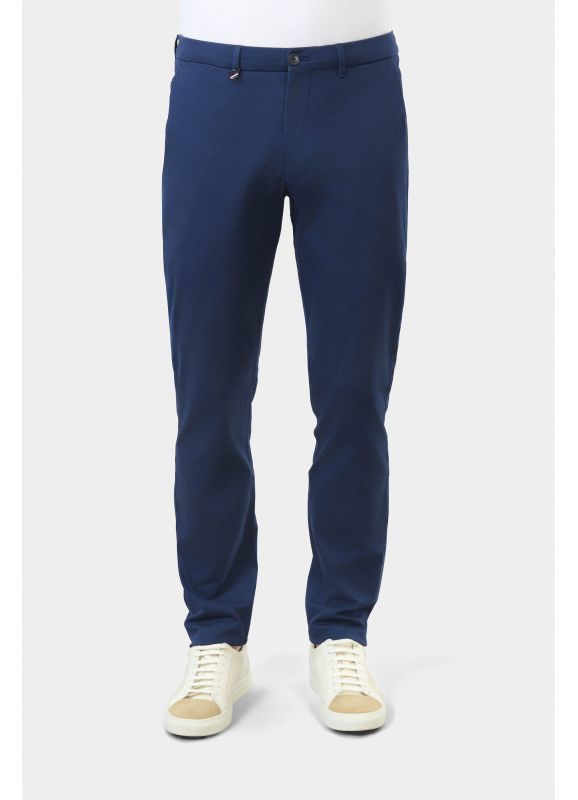 Pantalon ajusté en gabardine stretch classique