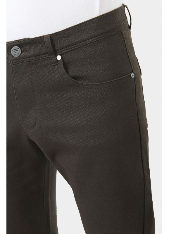 Pantalon cinq poches en tricotine stretch à micro-motif