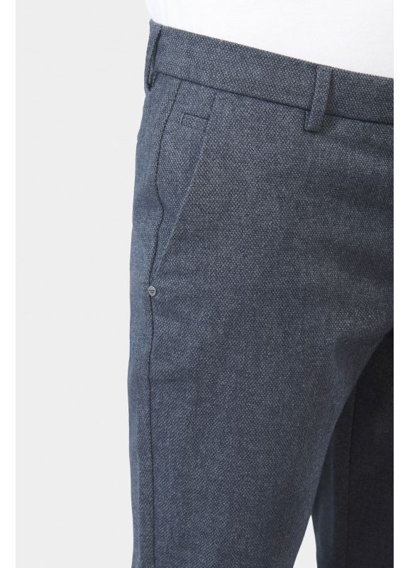 Pantalon minimaliste en façonné de micro-motif fantaisie