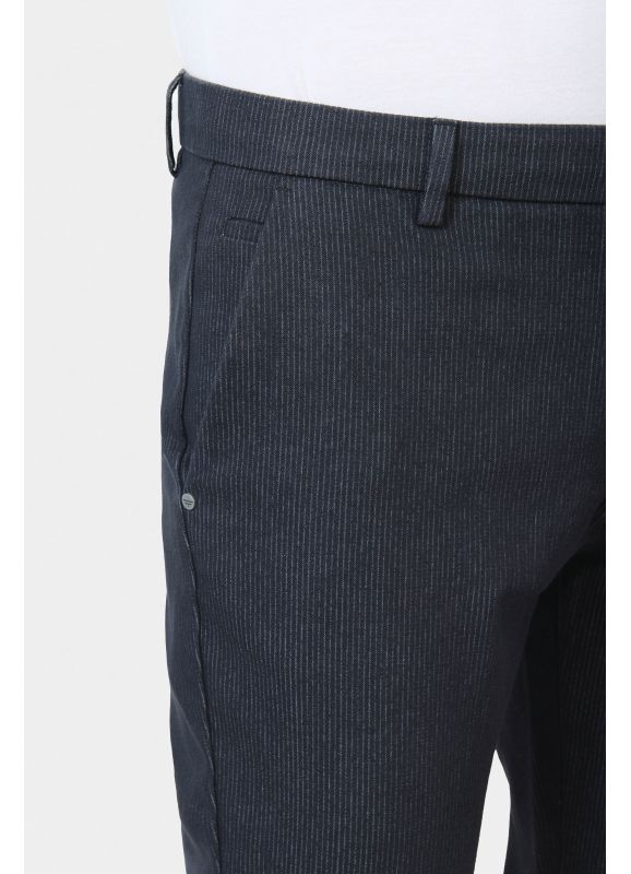 Pantalon minimaliste en rayure tennis