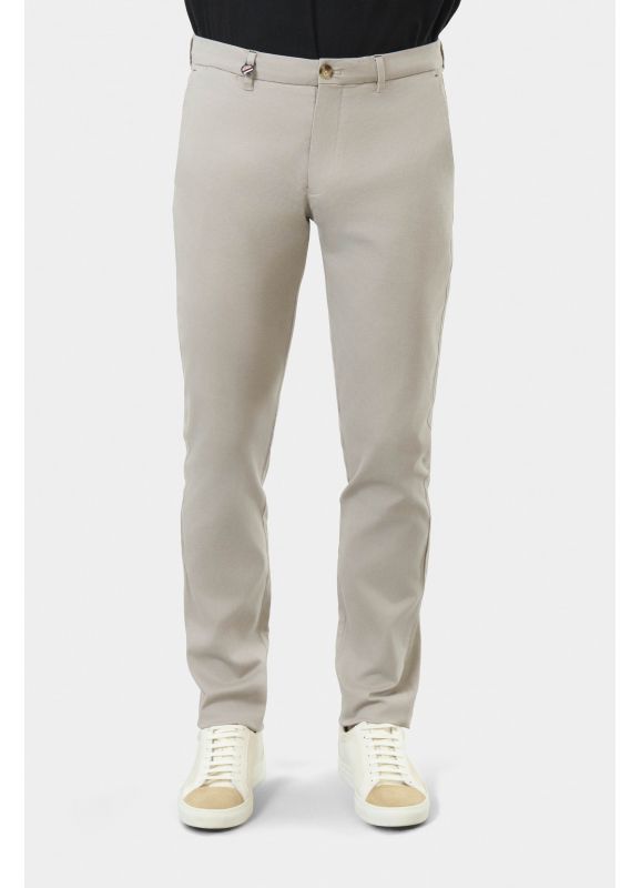 Pantalon ajusté en gabardine stretch classique