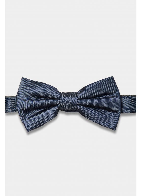 Plain bow tie