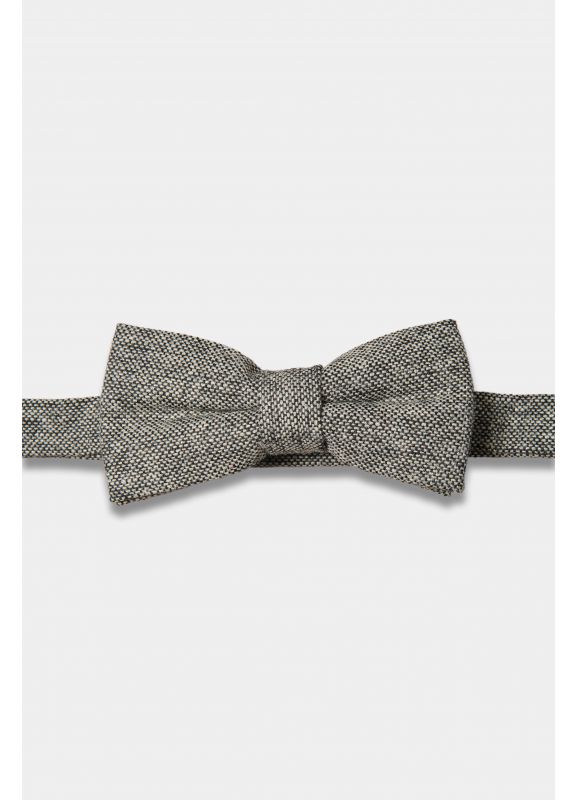 Adjustable flannel bow tie