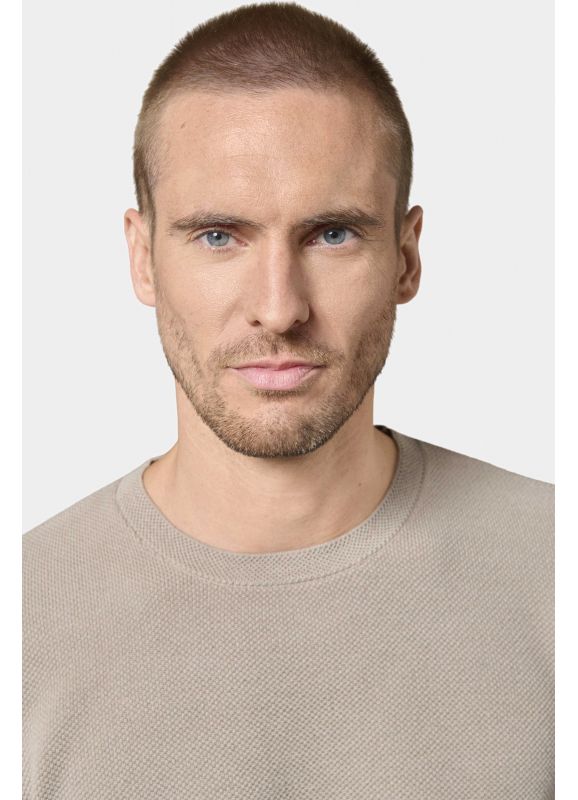 Round neck pull-over